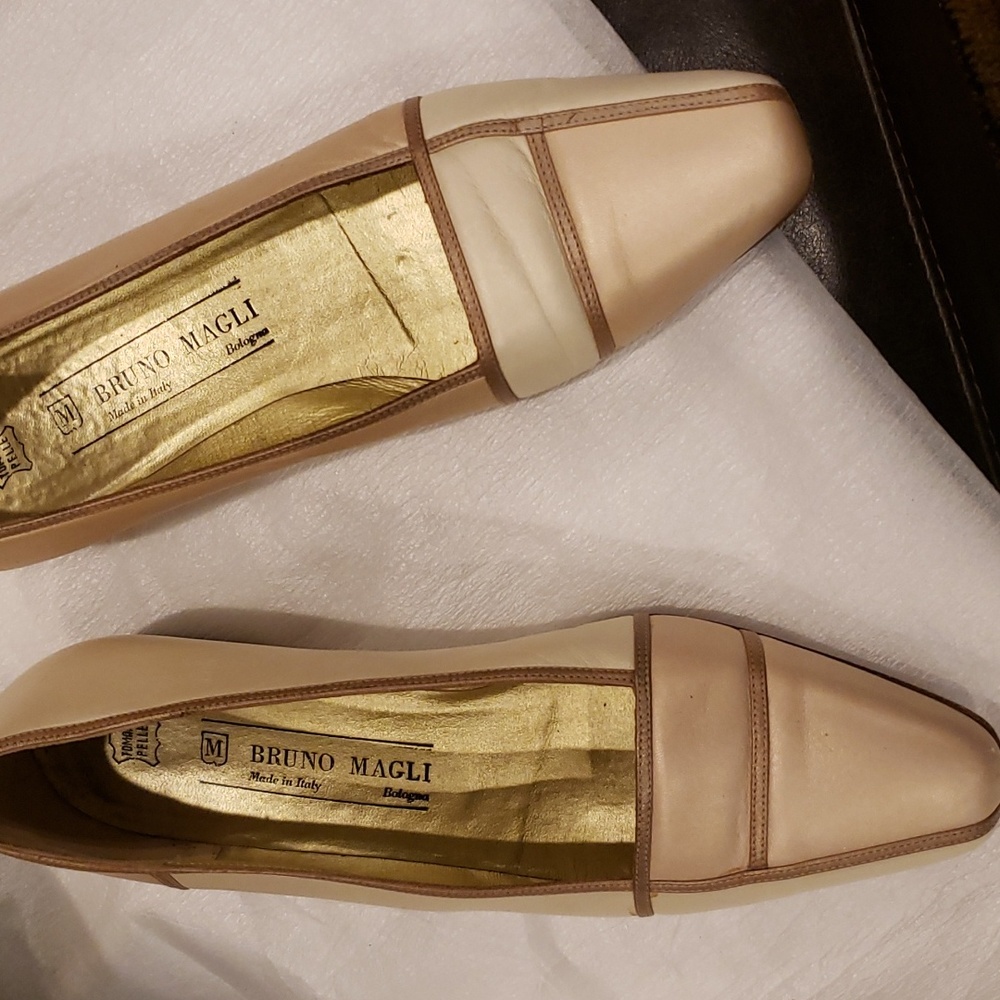 Bruno magli lady shoes,two tone cream platinum finish pump size 8.5 - Picture 5 of 7